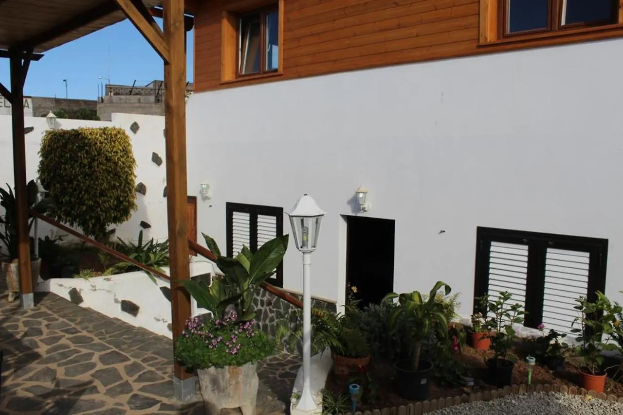 Cosy Chalet: Panoramic Views in Icod De Los Vinos Chalet